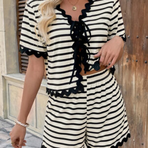 Casual striped lace-up shorts set